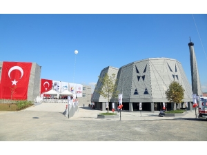 İş Dünyasının İki Dev Eseri Hizmete Açıldı