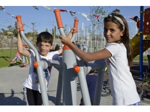 Tepebaşı Belediyesi Bir Mahalleye Daha Park Kazandırdı