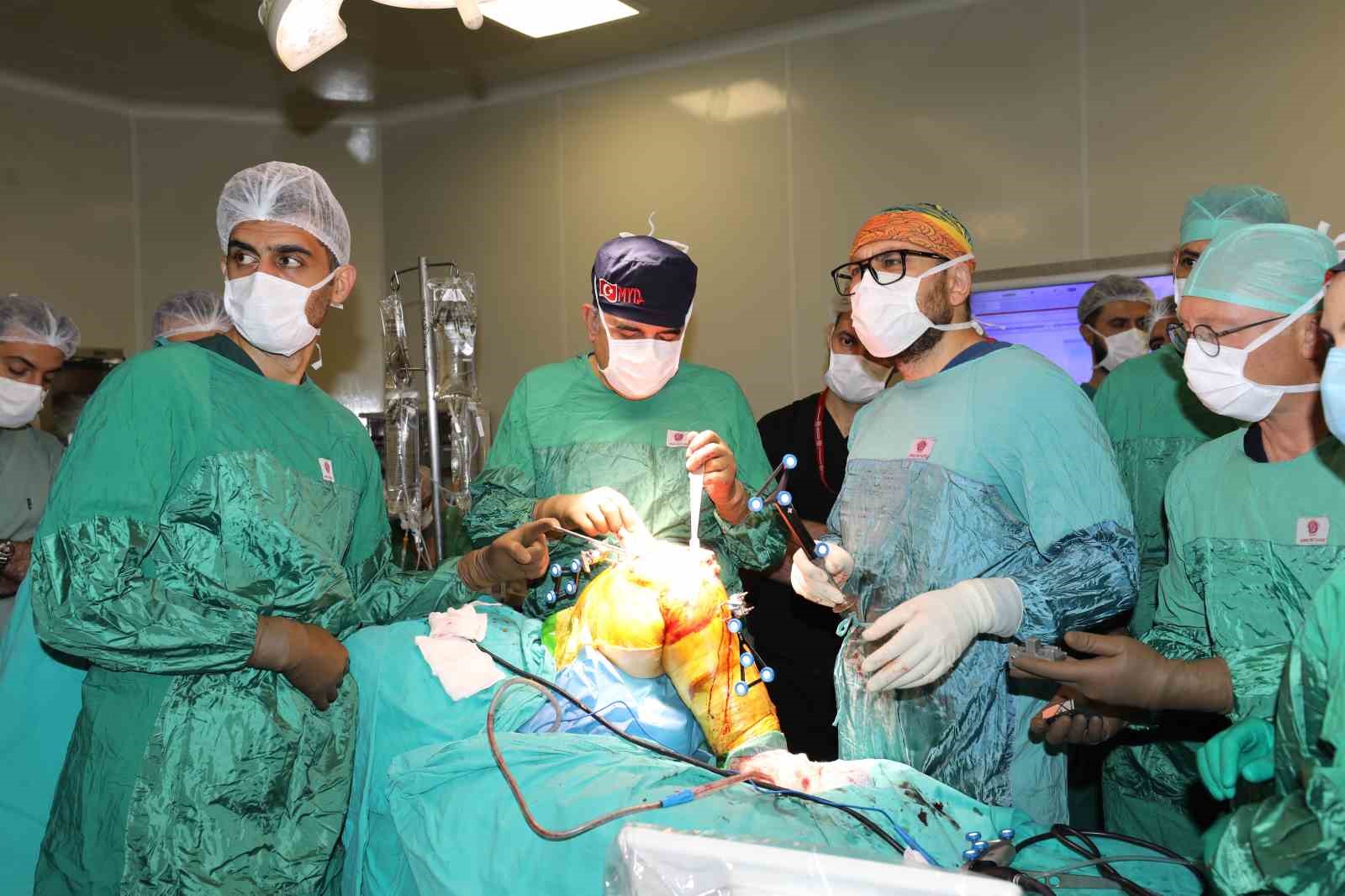 elazig-ve-bolgede-ilk-kez-robotik-diz-protezi-ameliyati-gerceklestirildi
