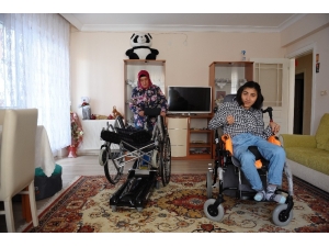 Komşusu Yüzünden Engelli Kızına Verdiği Sözleri Yerine Getiremiyor