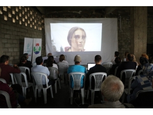 Filmi Çay Alım Yerinde İzlediler