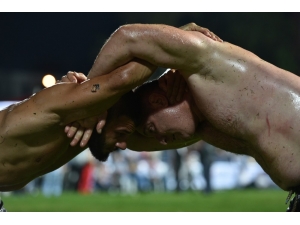 Dağder Güreşlerinde Başpehlivan Hamza Köseoğlu