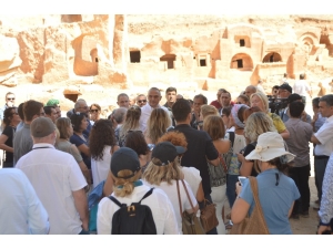 Bakan Ersoy, Mardin’de Tarihi Yerleri Gezdi