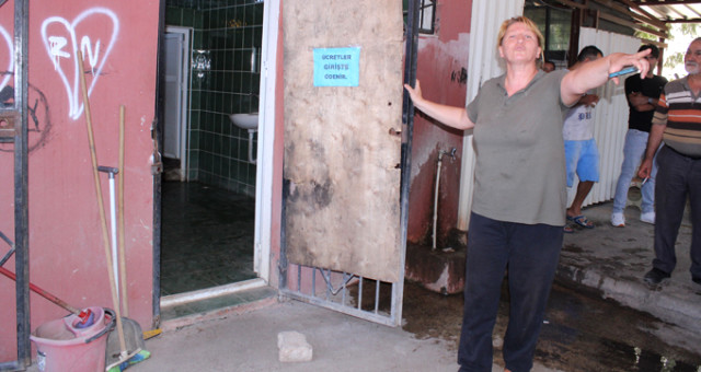 Dövizdeki Artışı Bahane Edip Tuvaletlere Zam Yapılması Pazarcıları İsyan Ettirdi