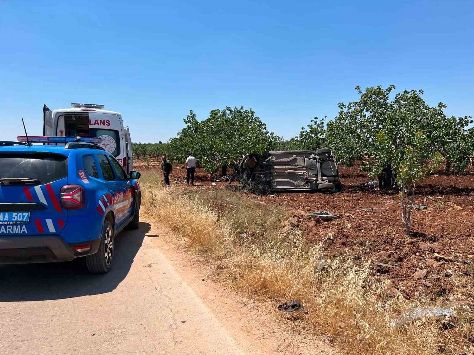gaziantep-te-takla-atan-otomobilde-3-kisi-yaralandi