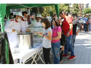 Odunpazarı Hamamyolu’nda Aşure Dağıttı