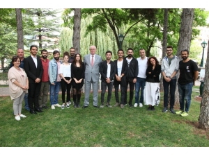 Odunpazarı Belediyesi Geleceğin Tiyatrocularını Yetiştiriyor