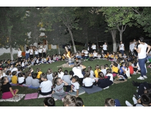 Minik Öğrenciler Geceyi Çadırda Geçirdiler