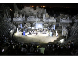 Side Antik Tiyatro’sunda, Film Müzikleri Yankılandı