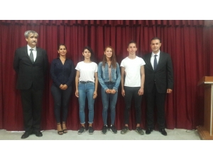 Burhaniye’de Başarılı Öğrenciler Ödüllendirildi