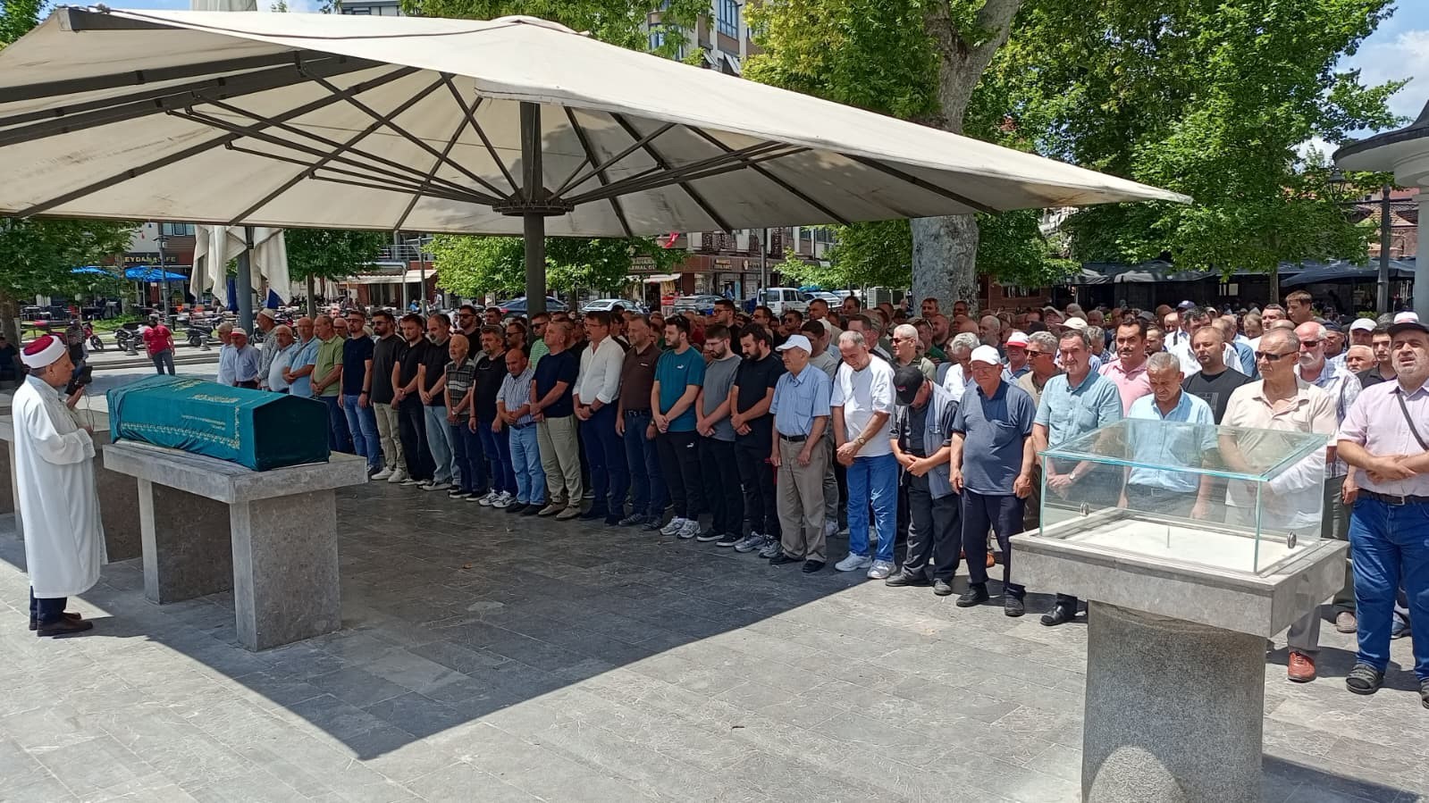 emekli-bankaci-esin-camak-vefat-etti