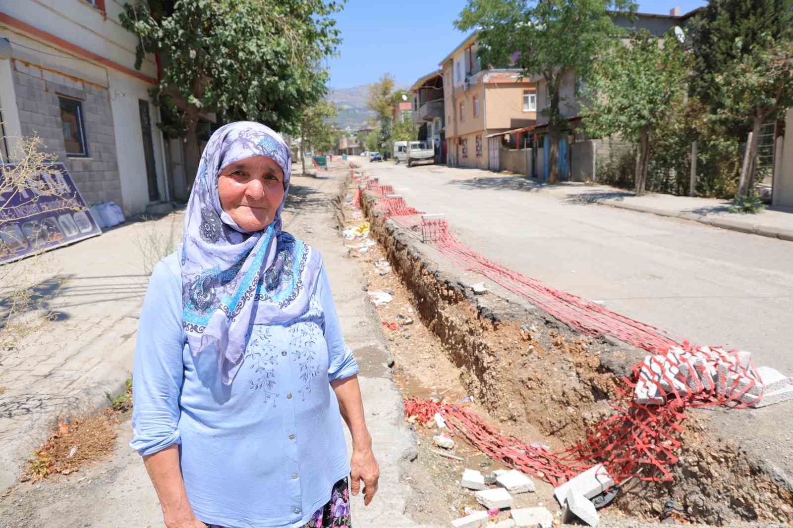 dulkadiroglu-nda-vatandaslardan-yol-tepkisi-biz-depremde-bu-kadar-zarar-gormemistik