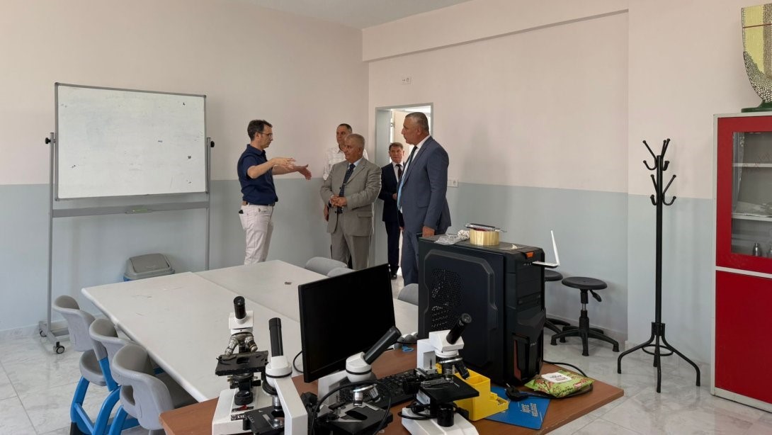 balikesir-milli-egitim-muduru-kal-burhaniye-de-okullari-ziyaret-etti