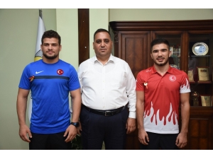 Başkan Can, Şampiyon Güreşçileri Ödüllendirdi