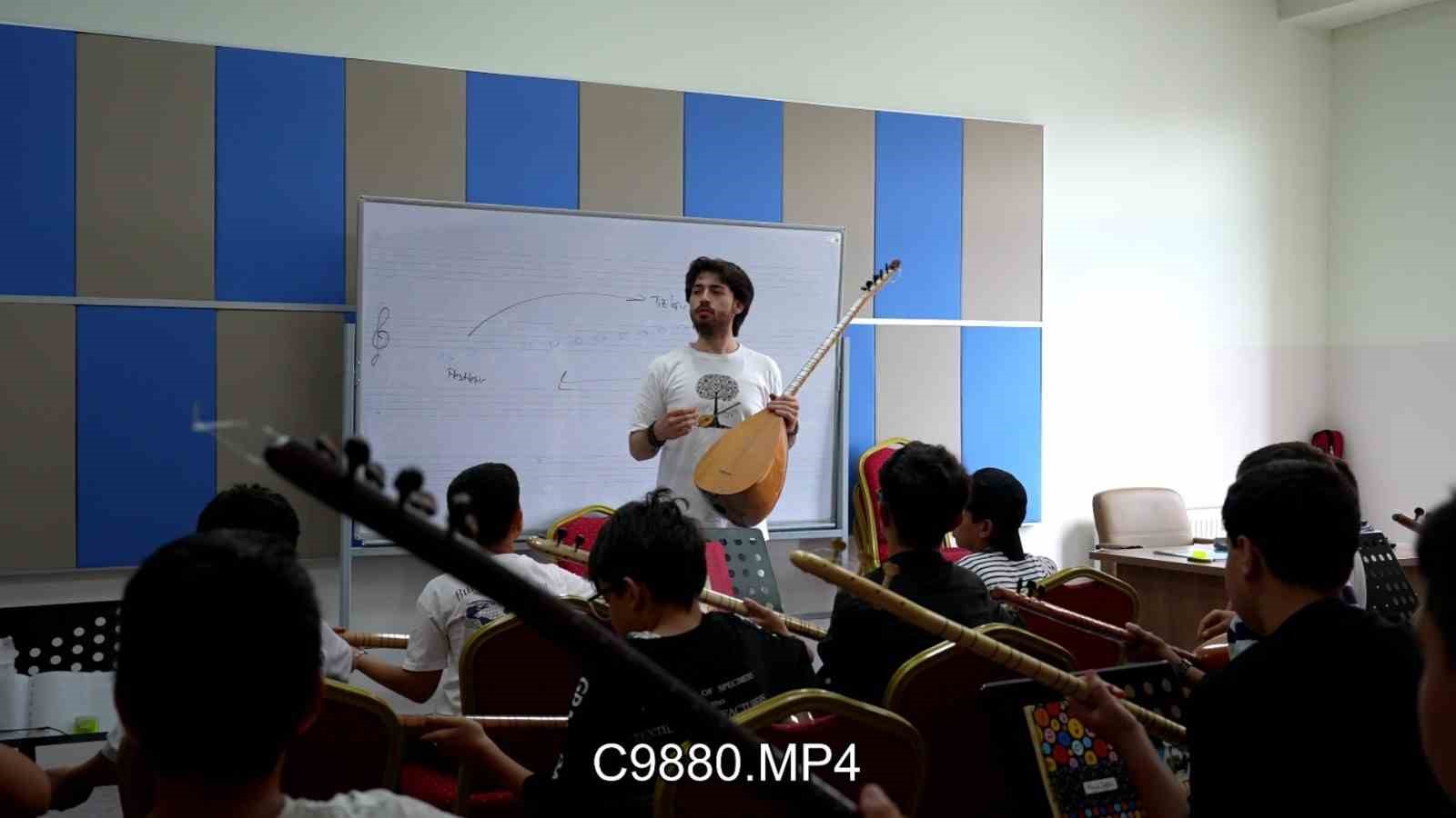 bin-865-kursiyer-konservatuvarda-bulustu