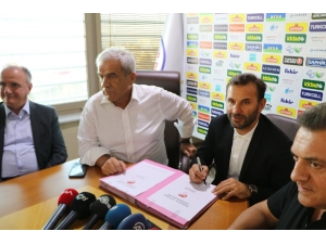 Çaykur Rizespor, Okan Buruk’u Takımın Başına Getirdi