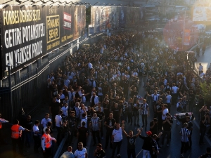 Beşiktaş Taraftarı, Ülker Stadyumu’na Geldi