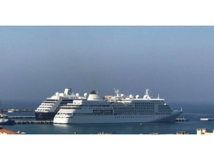 Kuşadası’na İki Gemiyle 1605 Turist Geldi