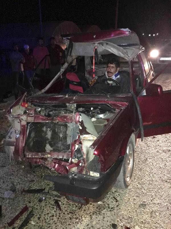 Araçta Sıkışan Sürücünün, Aynı Kazada Ölen Yakınına Bakışı Yürek Dağladı