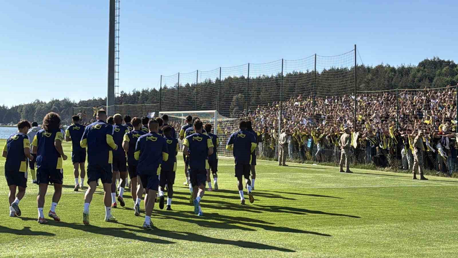 topuk-yaylasi-nda-sari-lacivert-cosku-fenerbahce-yi-20-bin-taraftar-yalniz-birakmadi