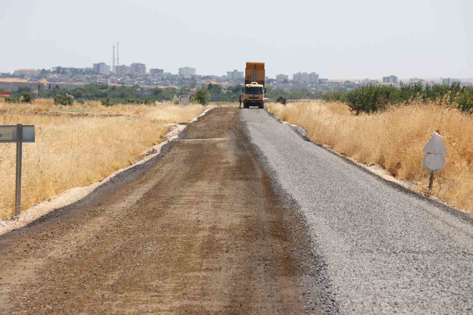 hilvan-da-5-bucuk-kilometrelik-yol-yenilendi