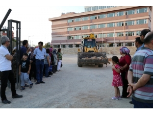 Çocuklarını Kaydettirdikleri Okul Yeni Eğitim Yılına Yetişmedi