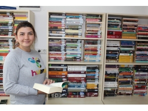 Gençlik Merkezi Kütüphanesi Yenilendi