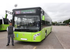 Minik Kediyi Otobüs Şoförünün Dikkati Kurtardı