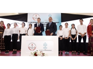 Bakan Ersoy’dan Öğretmenlere Müze Müjdesi