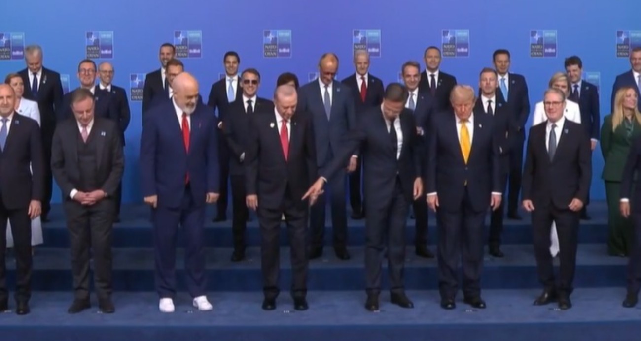 nato-zirvesi-nde-beyaz-ayakkabi-detayi-dikkat-cekti