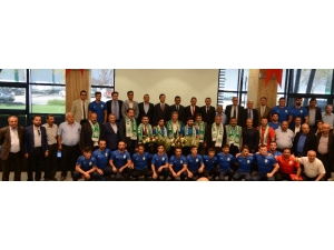 Kayseri Şeker’den Şampiyon Güreşçiye 40 Cumhuriyet Altını Ödülü