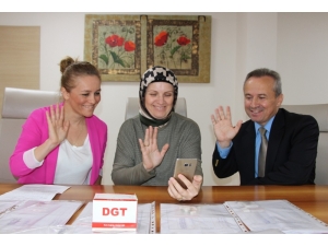 Hastaların İlaçları Cep Telefonu İle Görüntülü İçiriliyor