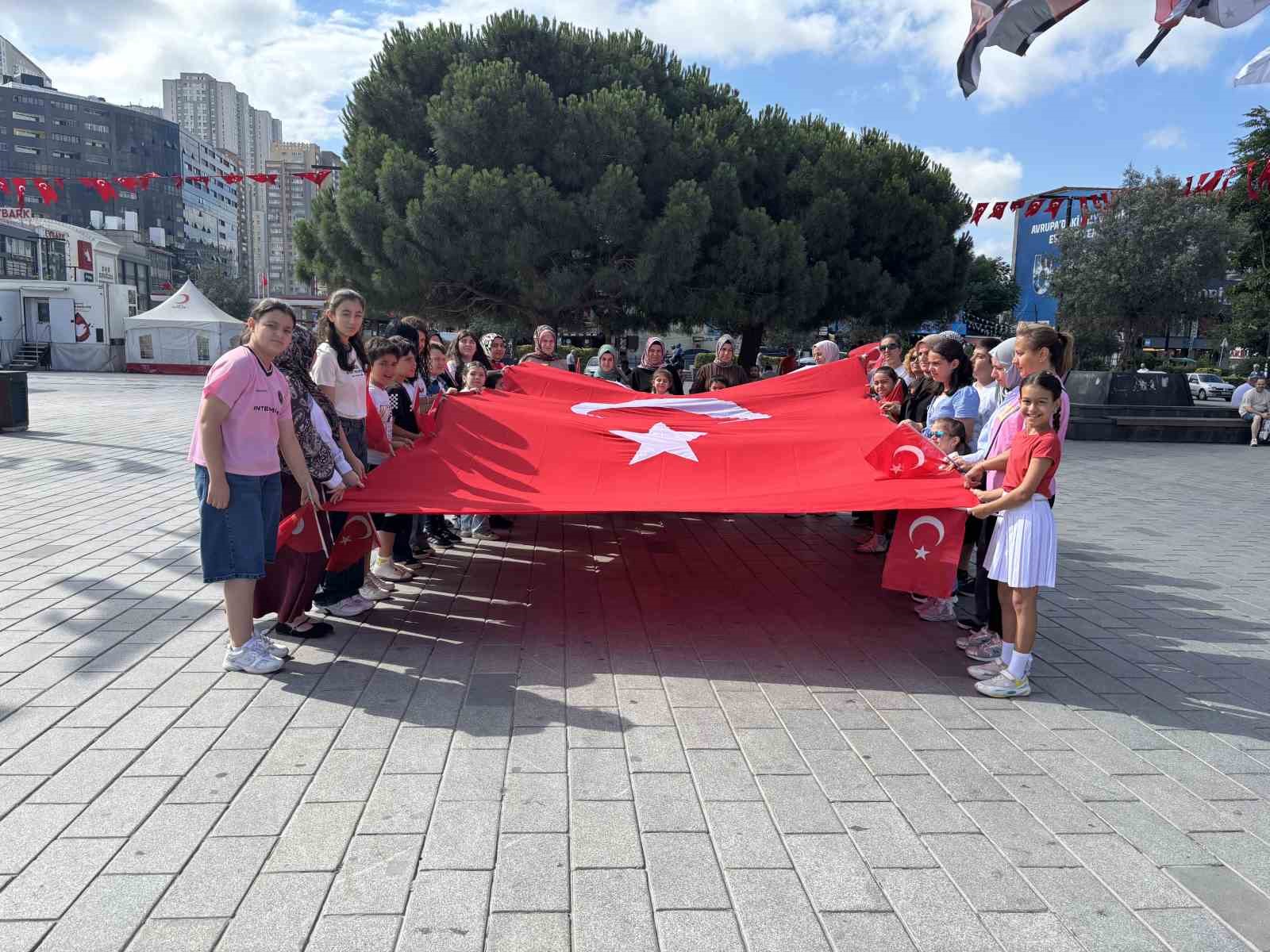 esenyurtlu-ailelerden-15-temmuz-sehitlerine-vefa-ziyareti