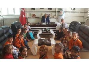 Altıntaş Belediyesi’nden Kırtasiye Yardımı