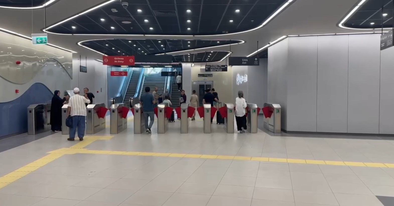 turkiye-nin-en-yeni-metro-hatti-ilk-gununde-10-bin-21-yolcu-tasidi
