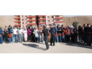 Üniversite Öğrencilerine Davullu Zurnalı Karşılama