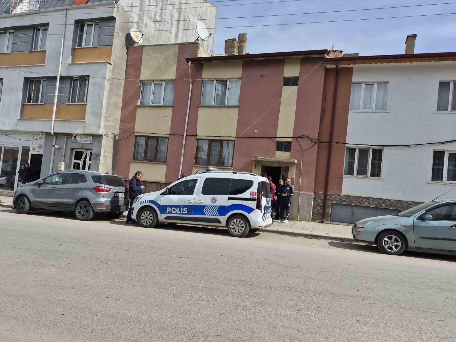 eskisehir-de-52-yasindaki-adam-merdivenin-altinda-olu-bulundu