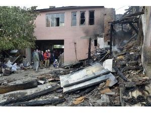 Ataç’tan Evi Yanan Aileye Ziyaret