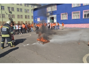 Büyükşehir’den Öğrencilere İtfaiye Eğitimi