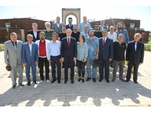 Başkan Yanılmaz, Elazığlı Sanatçılarla Bir Araya Geldi