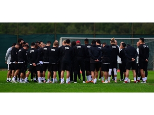 Beşiktaş, Kayserispor Hazırlıklarını Yağmur Altında Sürdürdü