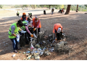 Uşak Belediyesi’nin Doğa Temizliği Devam Ediyor