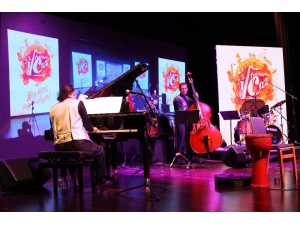 Beylikdüzü Caz Festivali, Hakan Toker Trio’nun Verdiği Eşsiz Konserle Başladı