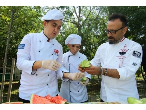 Havuçtan Gül, Kavundan Sepet Yaptılar