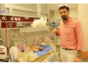 Yeşil Sahaların Doktor Hakemi 3 Günlük Bebeği Hayata Bağladı