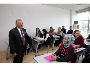Melikgazi Belediyesi’nden ’Diksiyon, Spikerlik Ve Sunuculuk’ Kursu