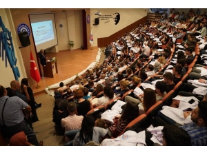 Egeli Diş Hekimi Adayları Beyaz Önlüklerini Giydi