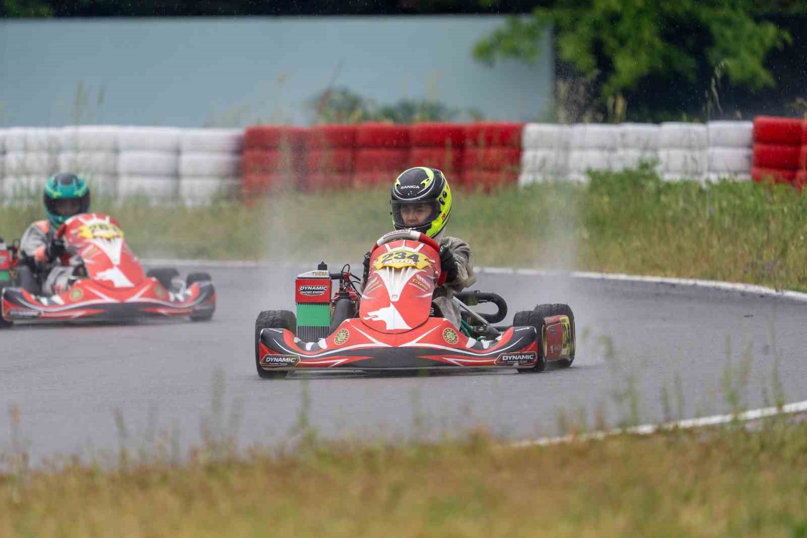 dynamic-racing-team-turkiye-karting-sampiyonasi-nin-ikinci-ayaginda-zirvede