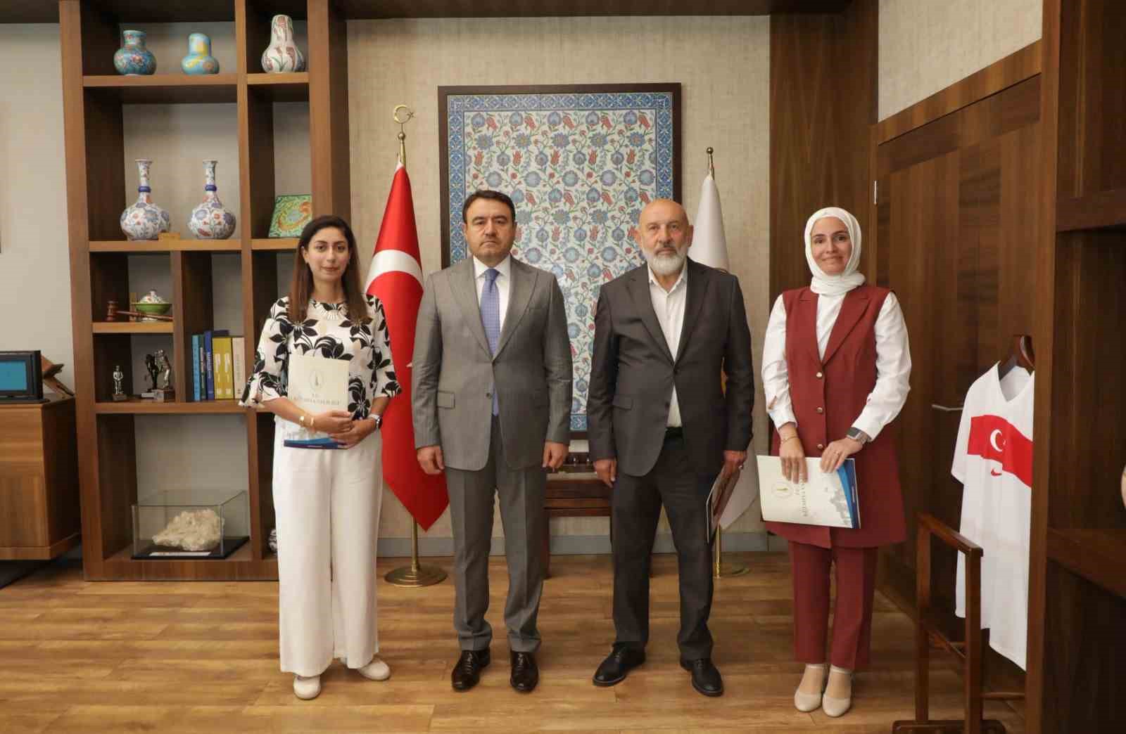 vali-musa-isin-dan-ulu-camii-nin-dijital-rehber-sistemini-hazirlayan-egitimcilere-tebrik