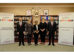 Bakan Çavuşoğlu, Mıkta Oluşumu Dışişleri Bakanları İle Görüştü